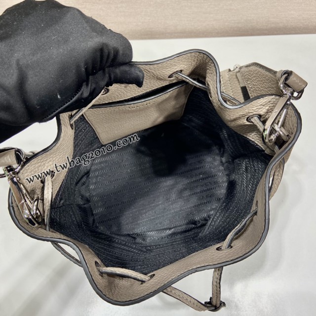 Prada專櫃新款雙肩帶水桶包 1BE060 普拉達鹿皮紋牛皮水桶包女士肩背包 csp1090